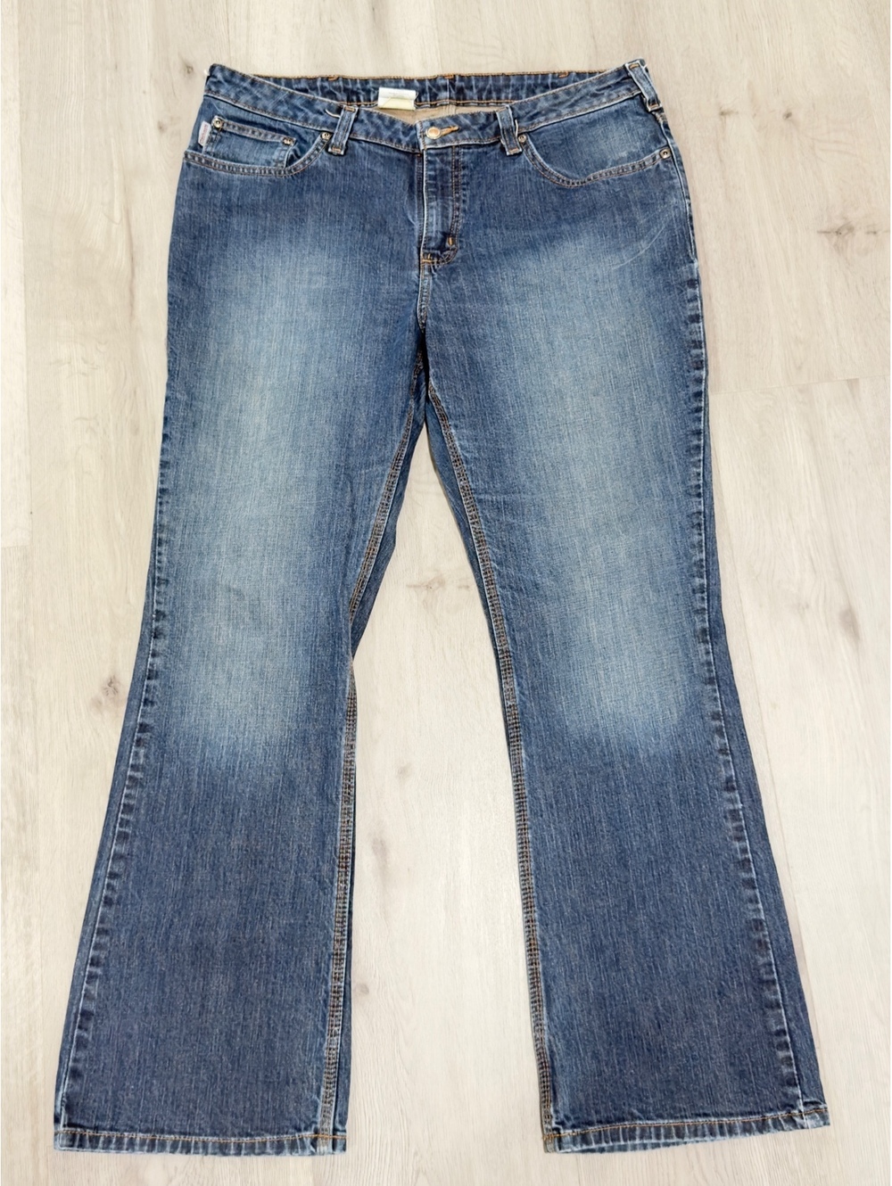 Carhartt Men's Jeans Relaxed Fit Bootcut Medium Blue Wash Waist 16 Inseam 30 In
